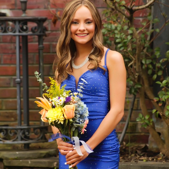 NOX Anabel Prom Dress - Picture 2 of 4